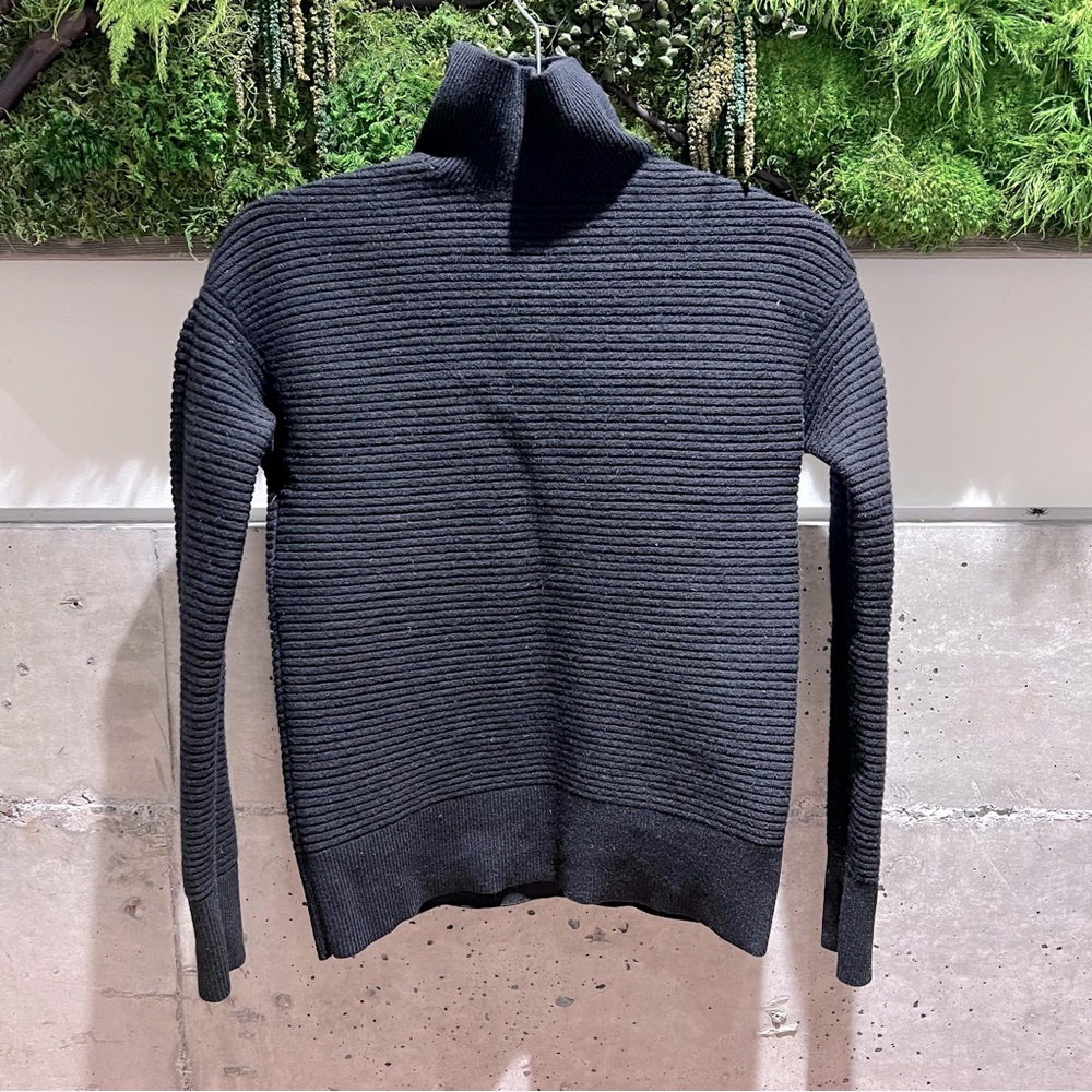 Theory // Turtleneck // Soft Wool